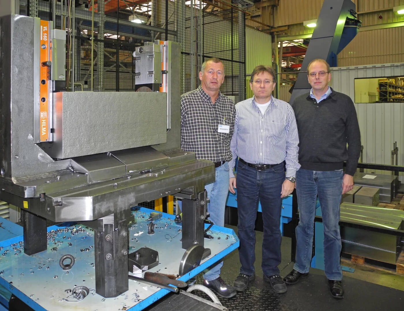 (soldan sağa) Andreas Menn, ROEMHELD servis teknisyeni, Atlas Copco Construction Tools'da jig ve fikstür yapımı için ekipman mühendisi Michael Beer ve Hilchenbach tesisinden ROEMHELD satış temsilcisi Christoph Neuhaus.